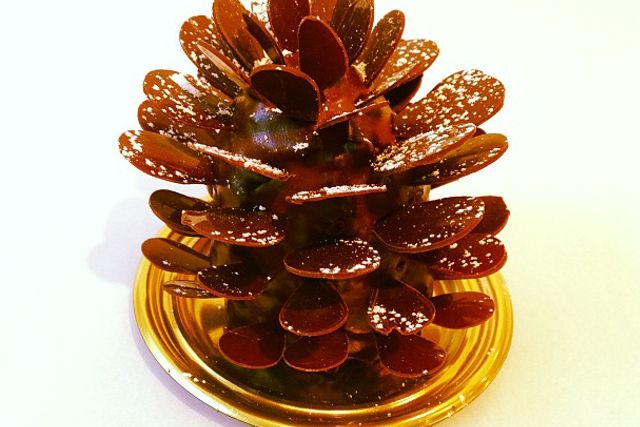 Gingerbread Pinecone: A solitary chocolate pinecone made with moist nutmeg cake, a feulletine crunch spiced mousse and caramel ginger cream